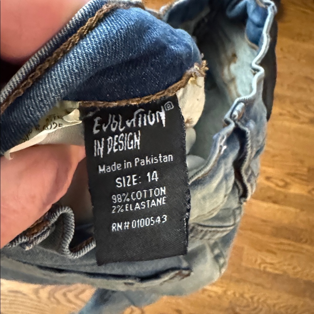 NWOT Evolution In Design Distressed Blue Jeans size 14 - Picture 5 of 5